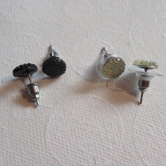 2 pairs of stud earrings, Black, Champagne, Unused, - Picture 4 of 6